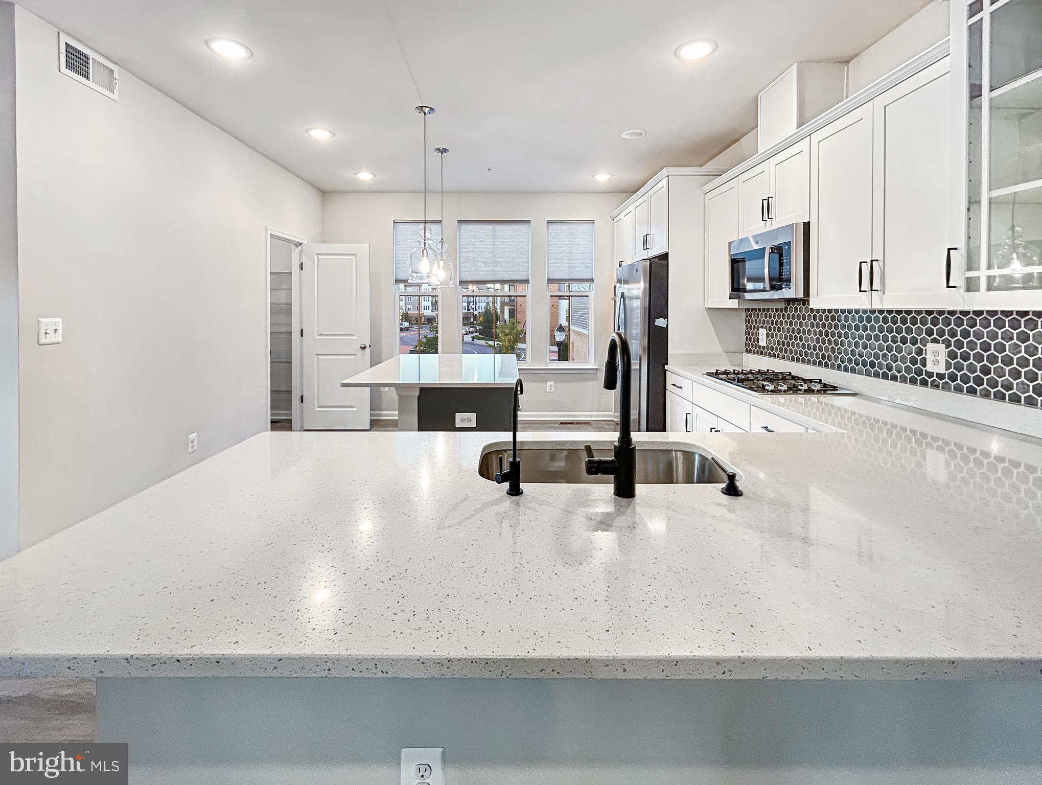 414 MATLOCK LN