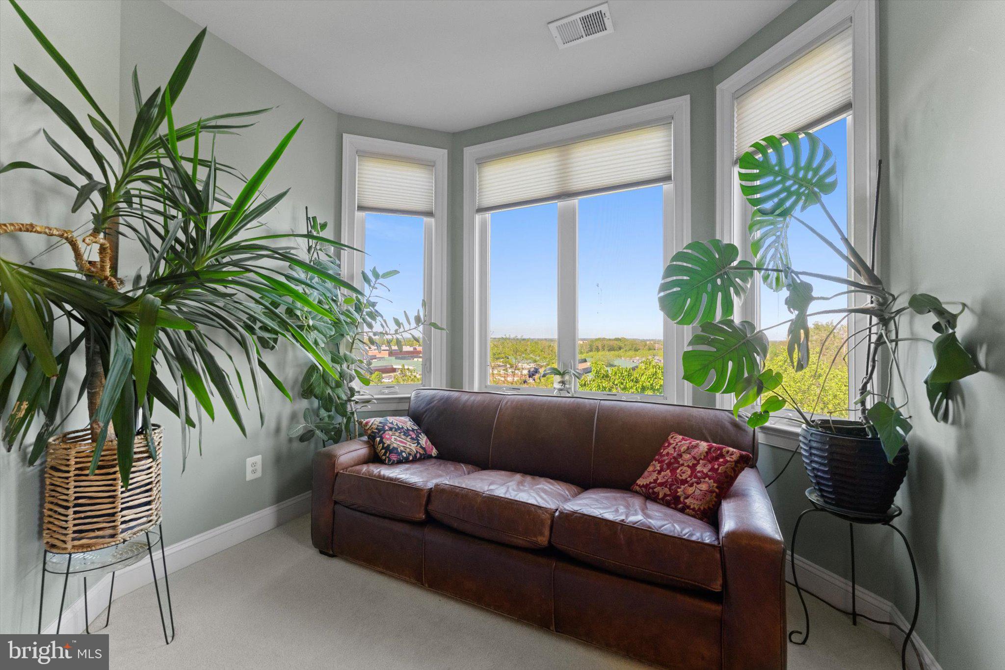 LANSDOWNE ON THE POTOMAC - Residential