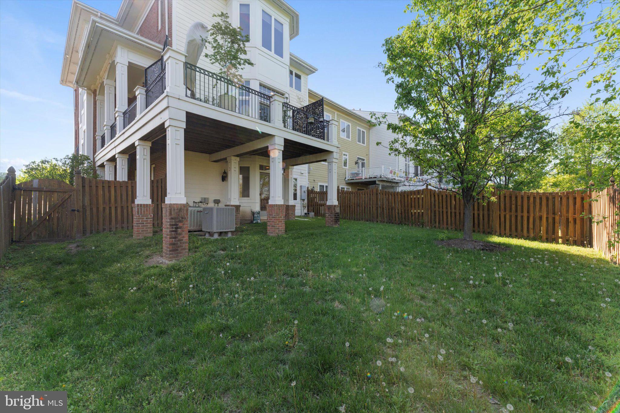 LANSDOWNE ON THE POTOMAC - Residential