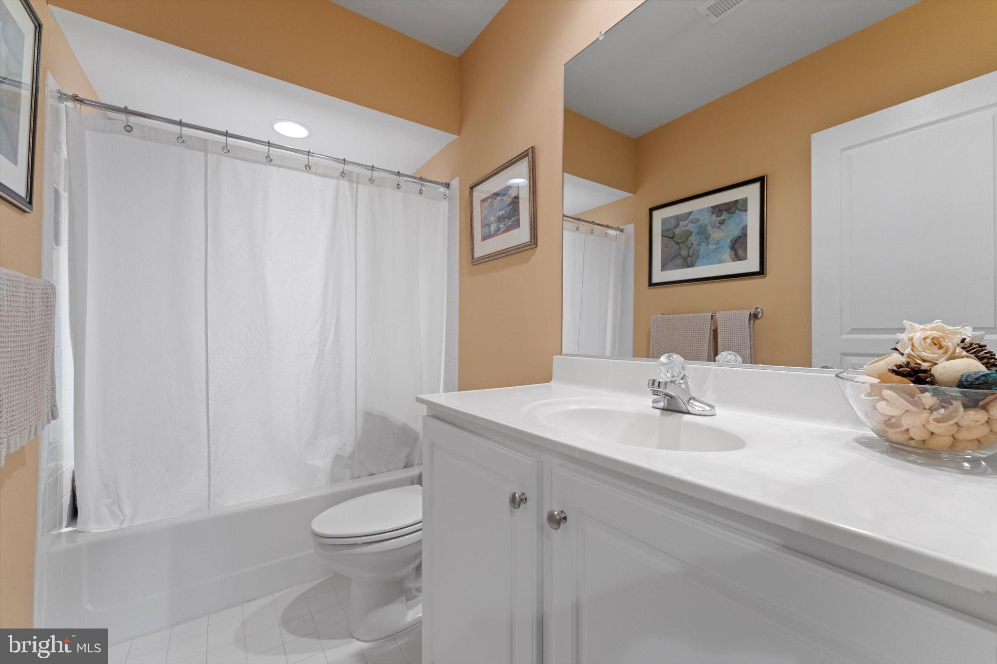 LANSDOWNE ON THE POTOMAC - Residential