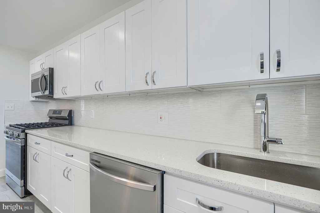 Photo of 5725 Denwood Avenue, BALTIMORE, MD 21206 (MLS # MDBA2211914)