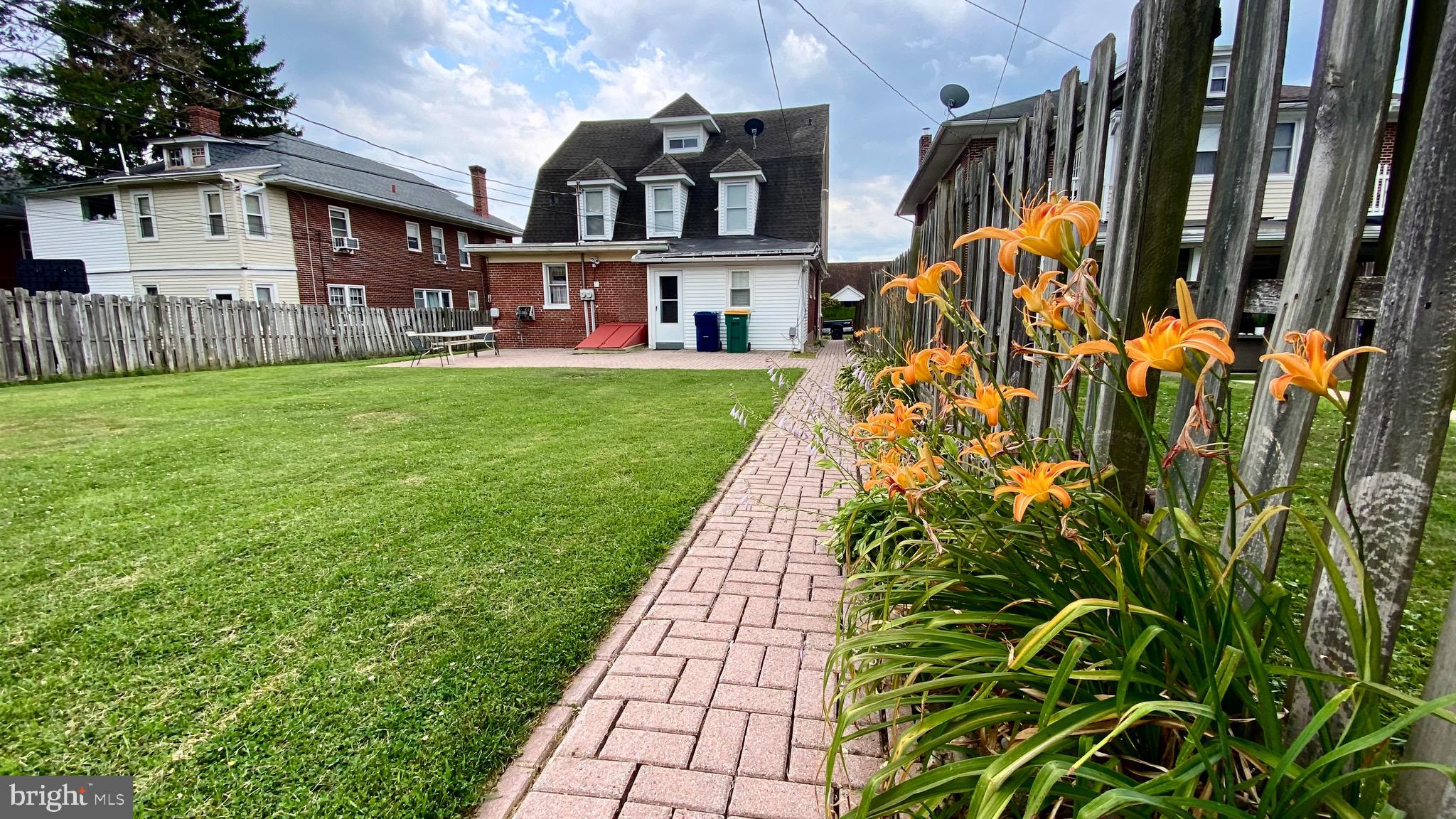 WEST LAWN - Residential Lease