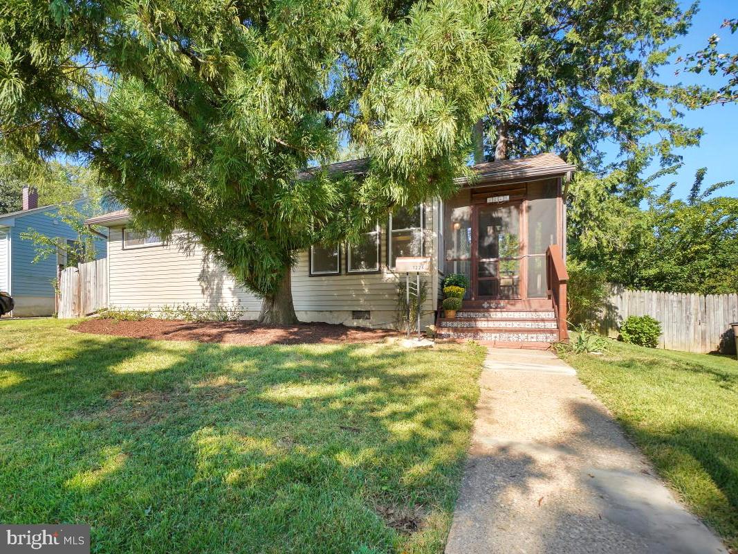 1224 SIMMONS DRIVE