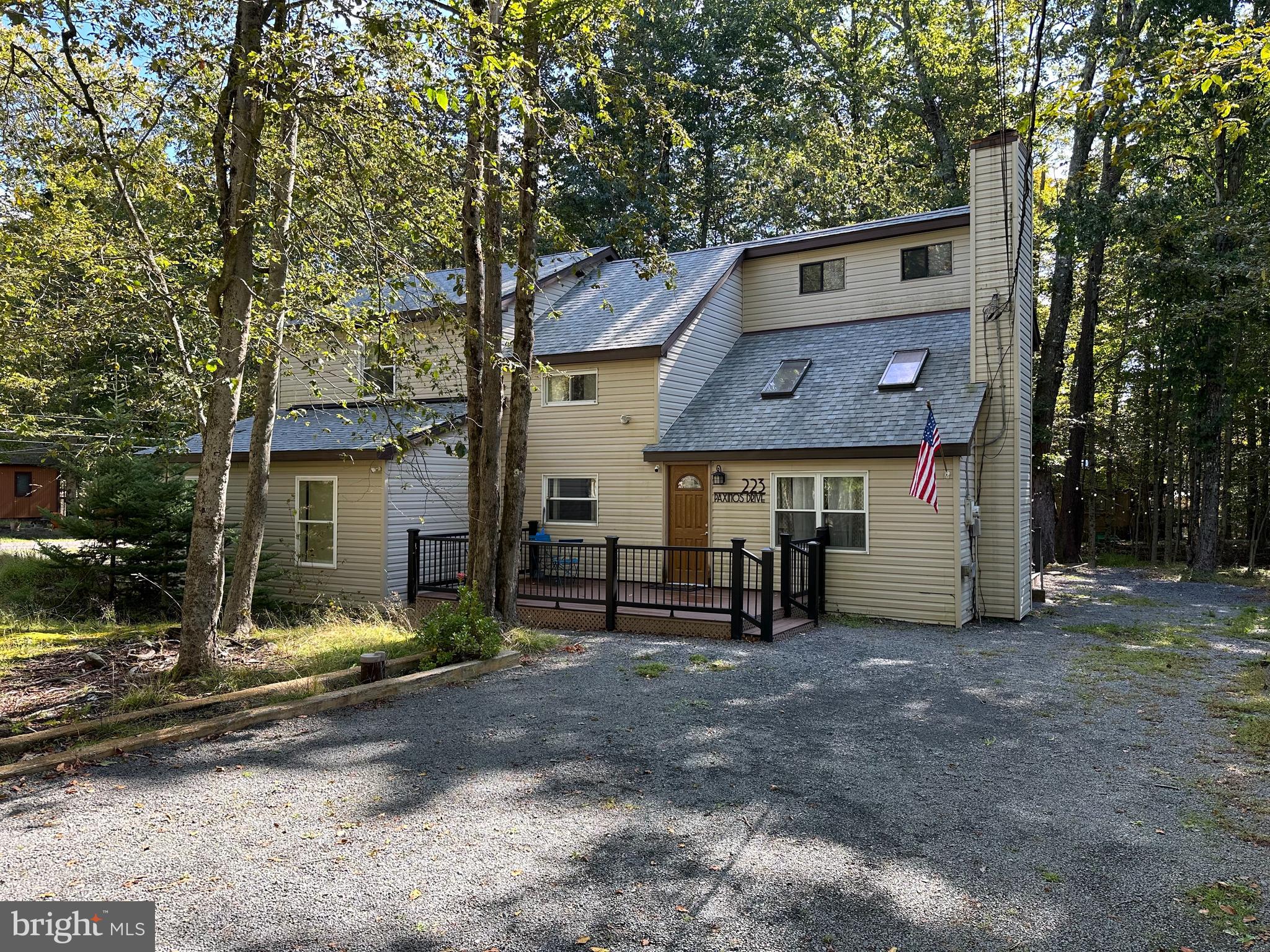 ARROWHEAD  LAKES - Residential