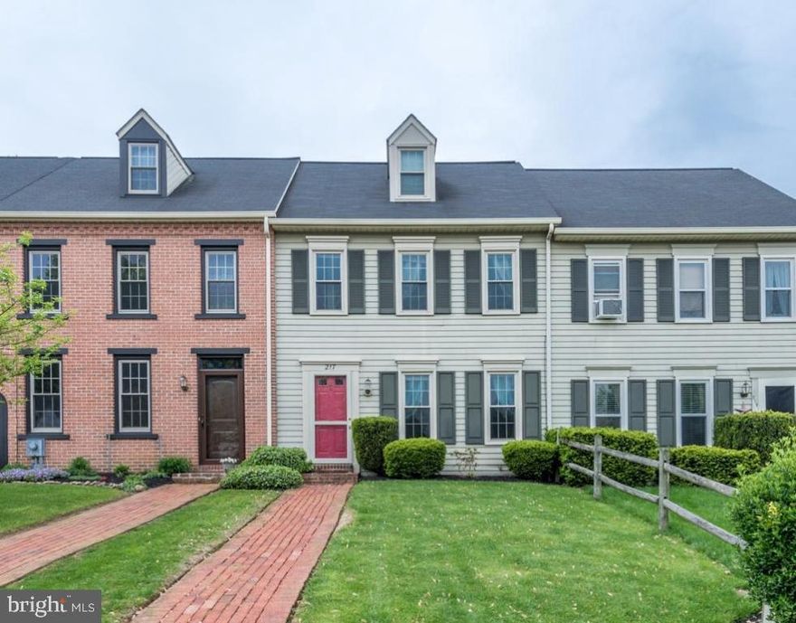 Great location in Strasburg! Move right into this 3 bedroom Townhouse with a private patio and 2 off street parking spaces. Living room has built-in shelving, large dining area and a  finished lower level family room. One block from Park and Library and a 10 minute walk into town for ice cream. Don't miss out on this one.