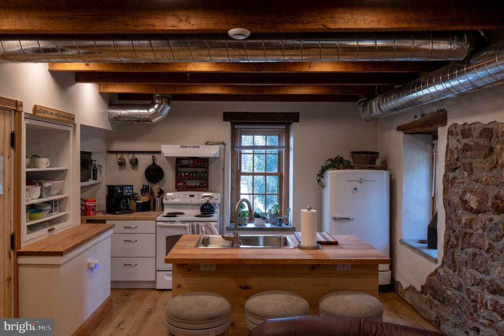 Photo of 1700 Texter Mountain Road, REINHOLDS, PA 17569 (MLS # PALA2083984)