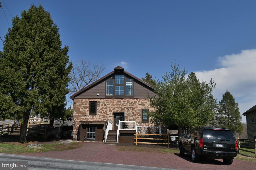 Photo of 1700 Texter Mountain Road, REINHOLDS, PA 17569 (MLS # PALA2083984)