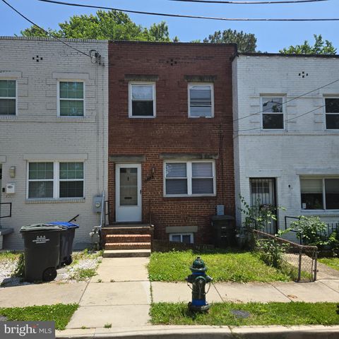 1352 DEXTER TERRACE SE WASHINGTON DC 20020