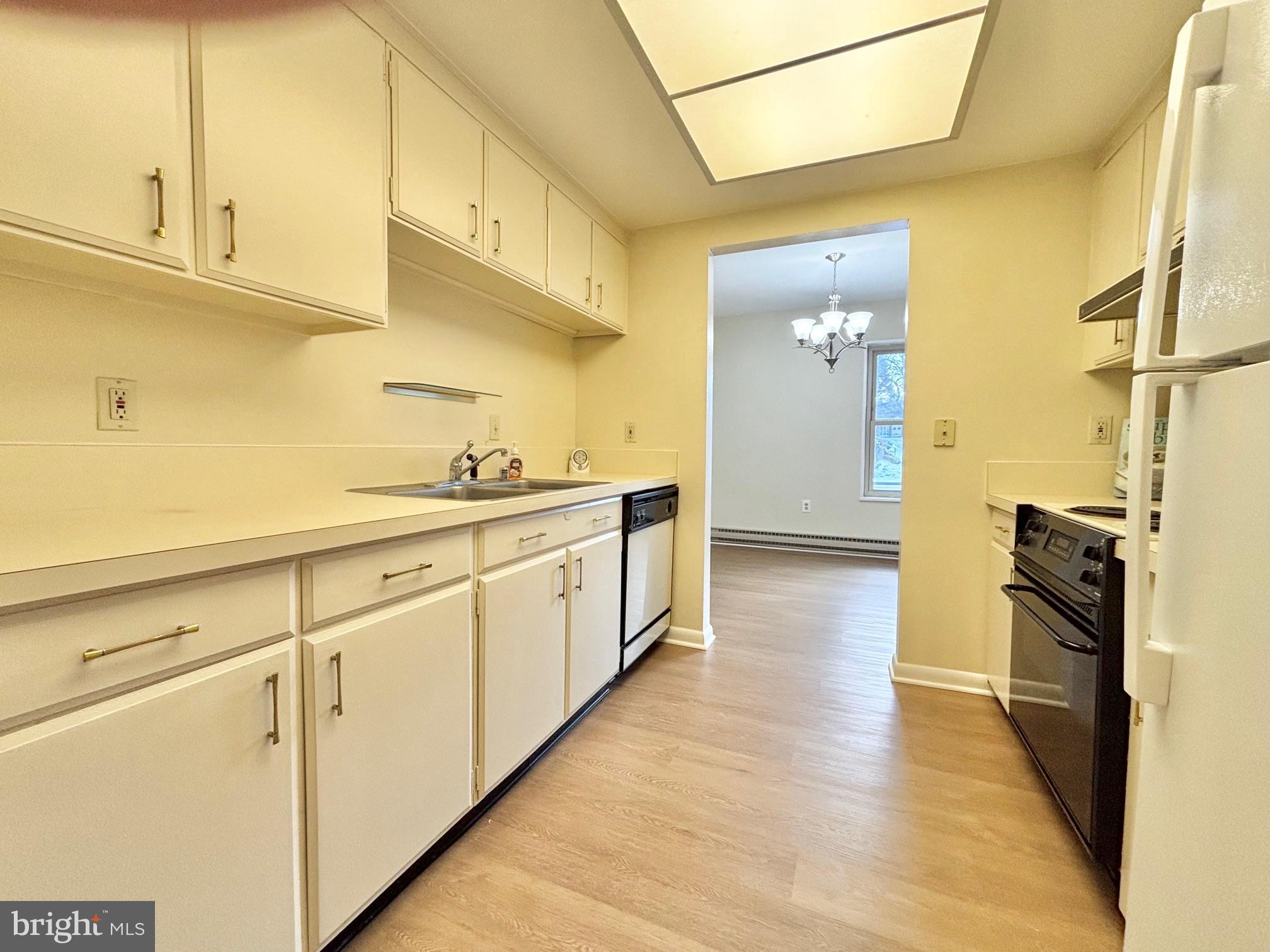 LEISURE WORLD - Residential