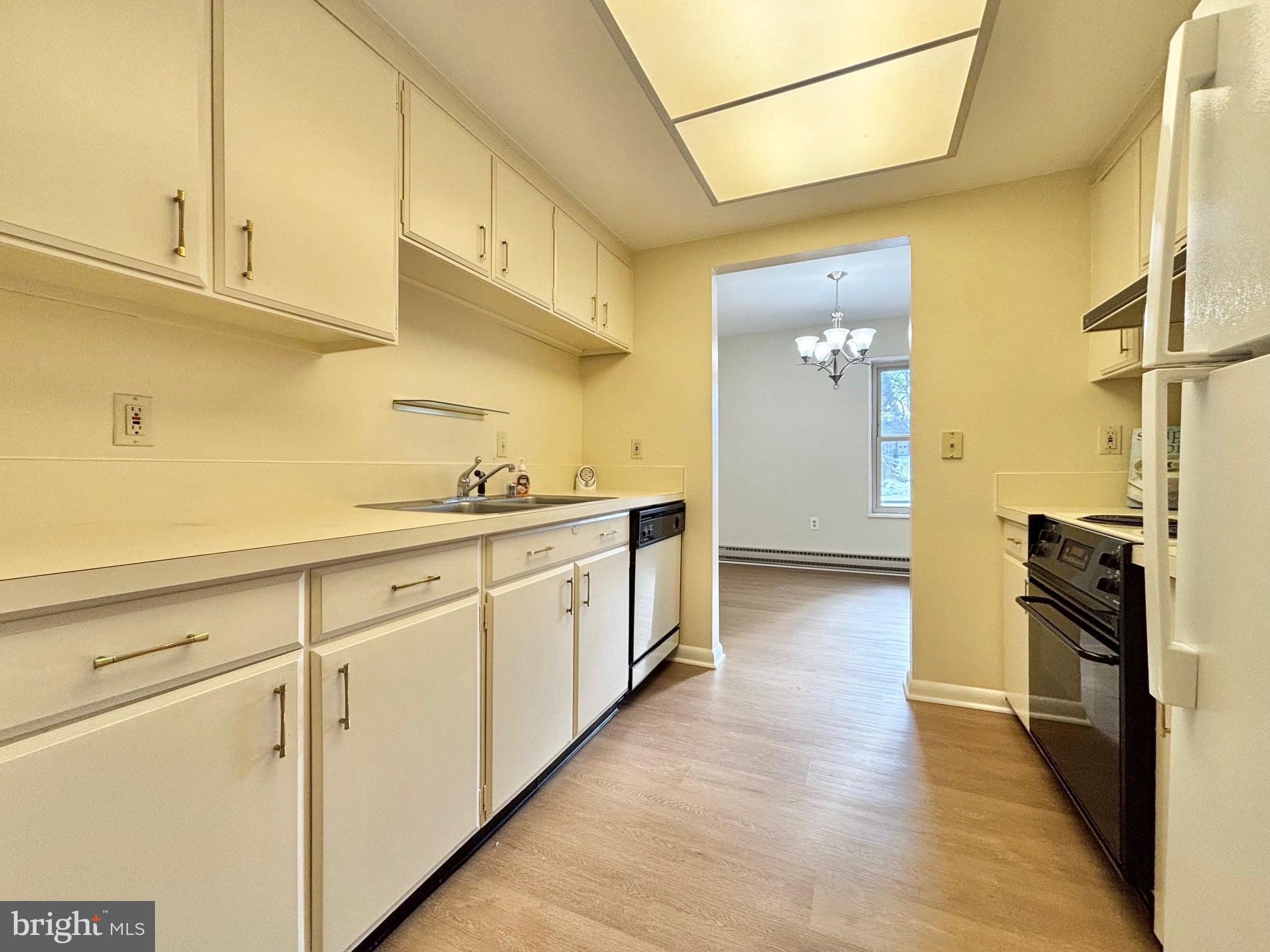 LEISURE WORLD - Residential