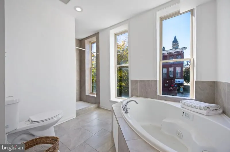 Baltimore, Maryland 21213, United States, 5 Bedrooms Bedrooms, ,5 BathroomsBathrooms,Residential,Active,254690