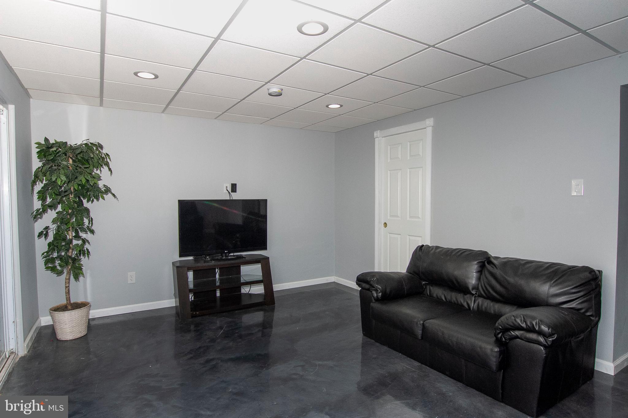 VILLAGE OF THOMAS RUN - Residential