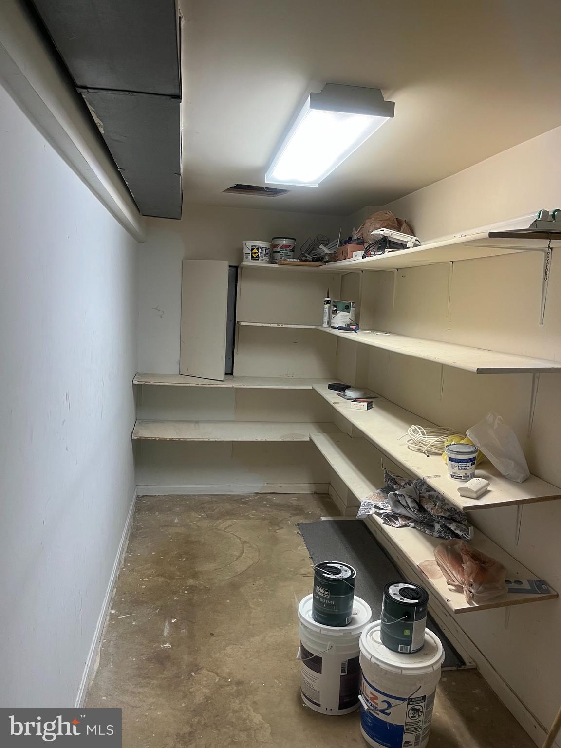 BLACKBURN VILLAGE - Residential Lease