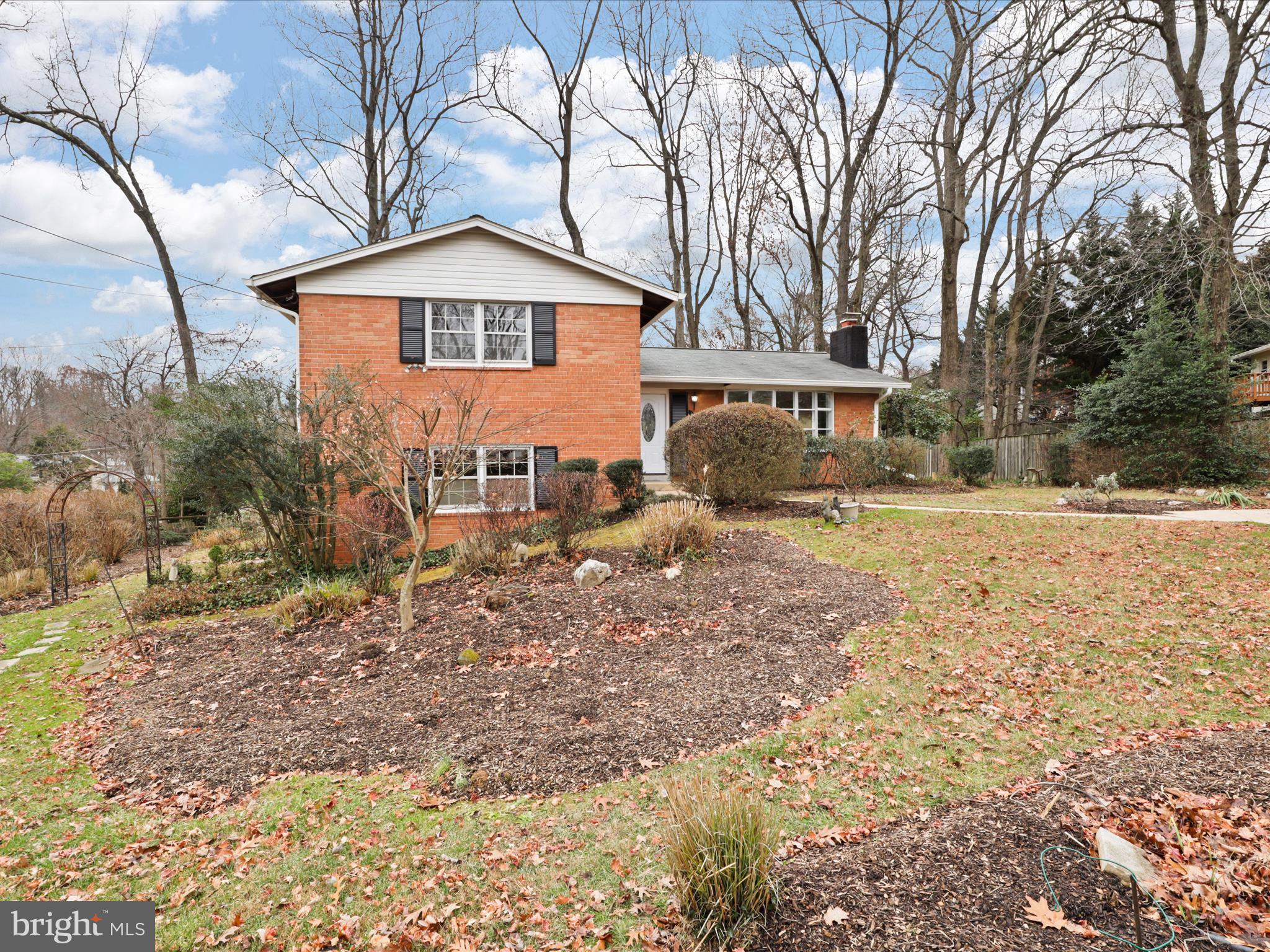 6815 MAPLECREST DRIVE