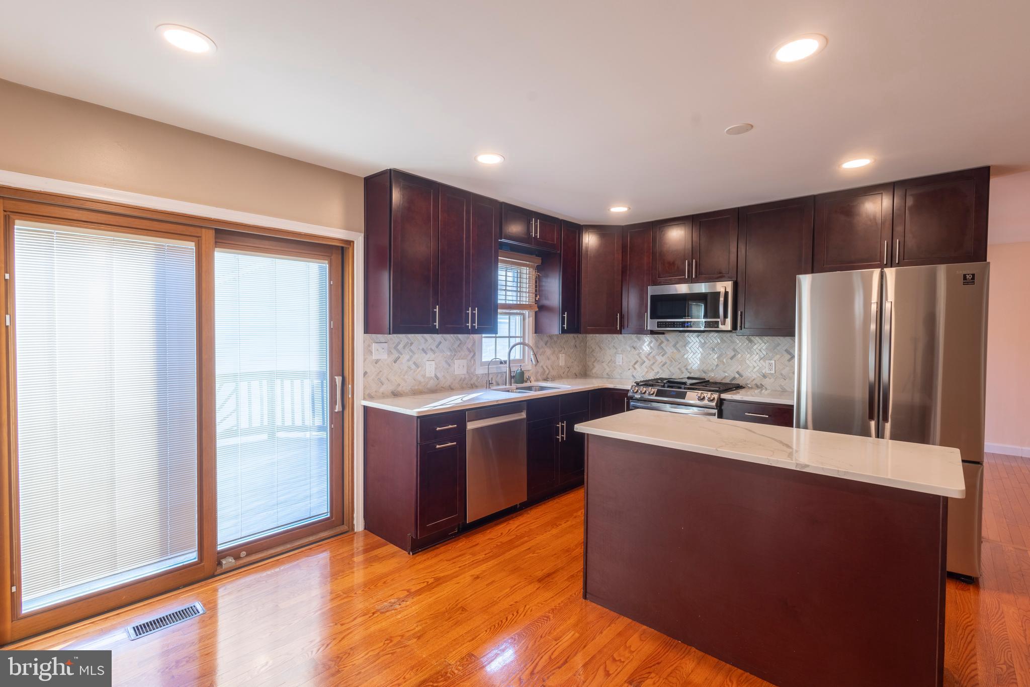 6564 MEADOWFIELD COURT