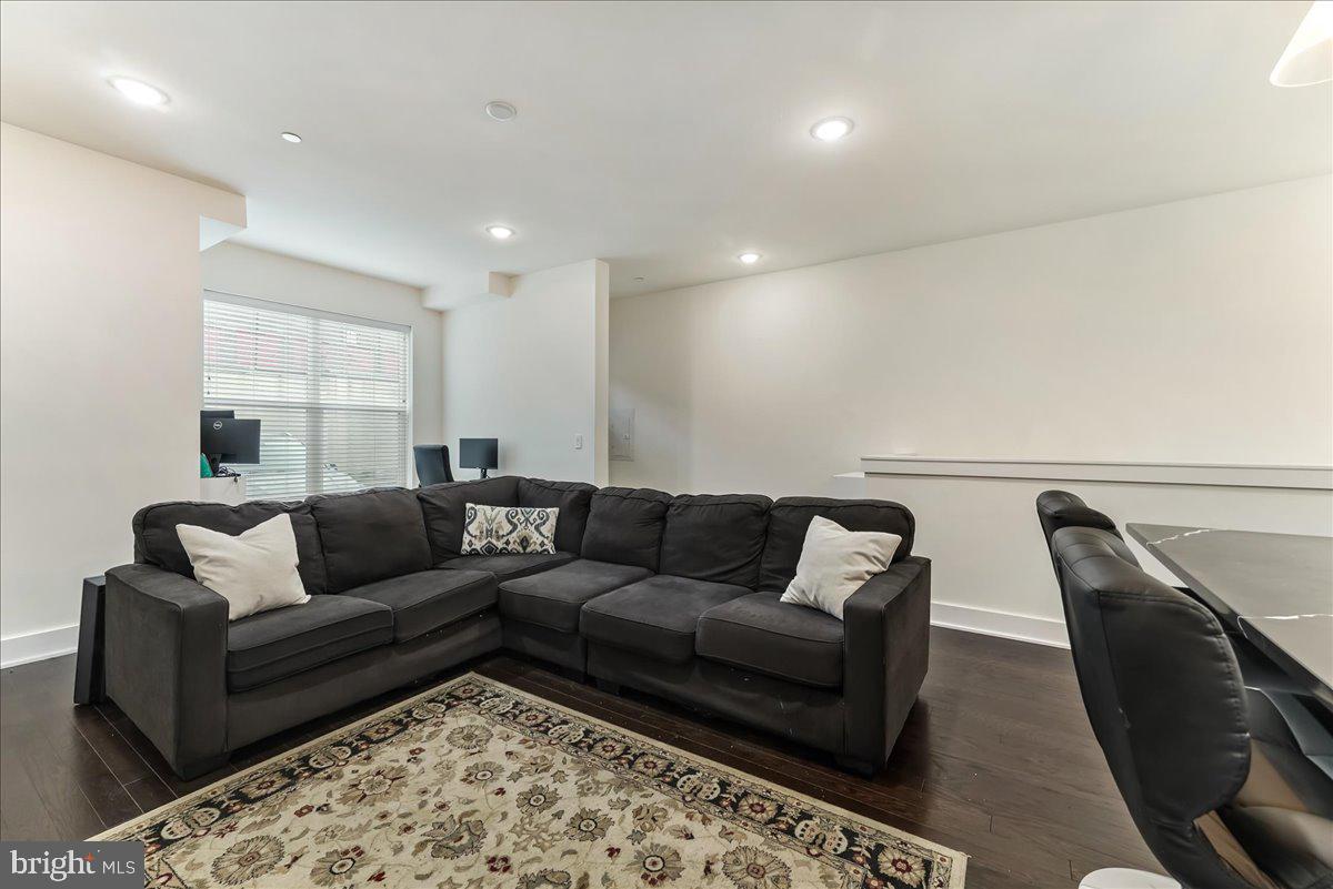 514 W MONTGOMERY AVENUE 1