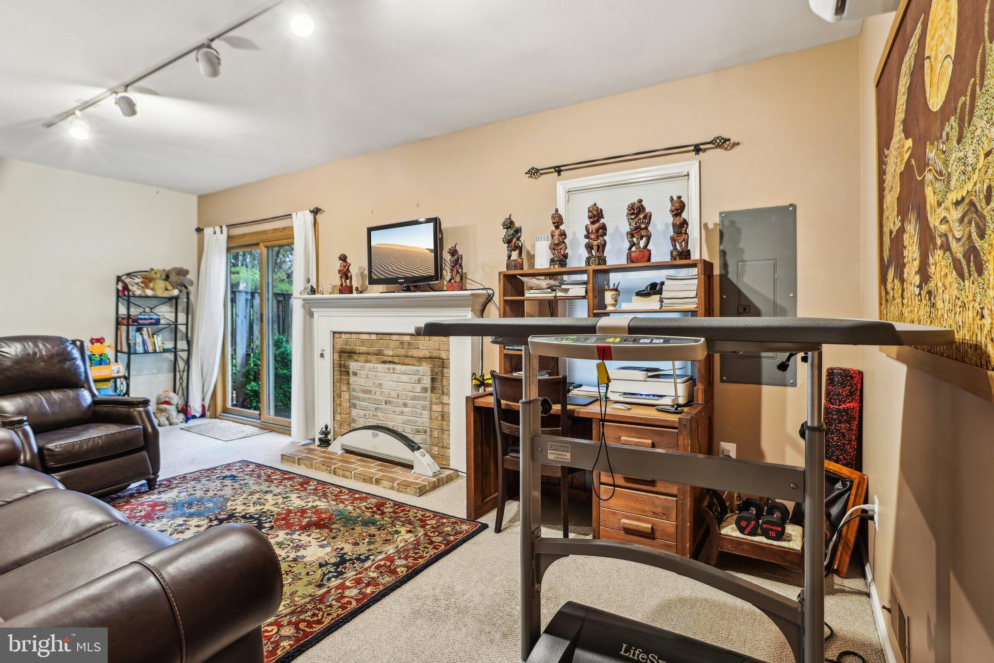 COUNCIL SQUARE - Residential