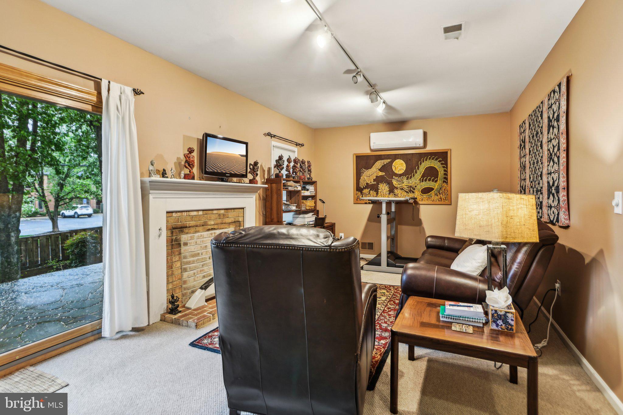 COUNCIL SQUARE - Residential