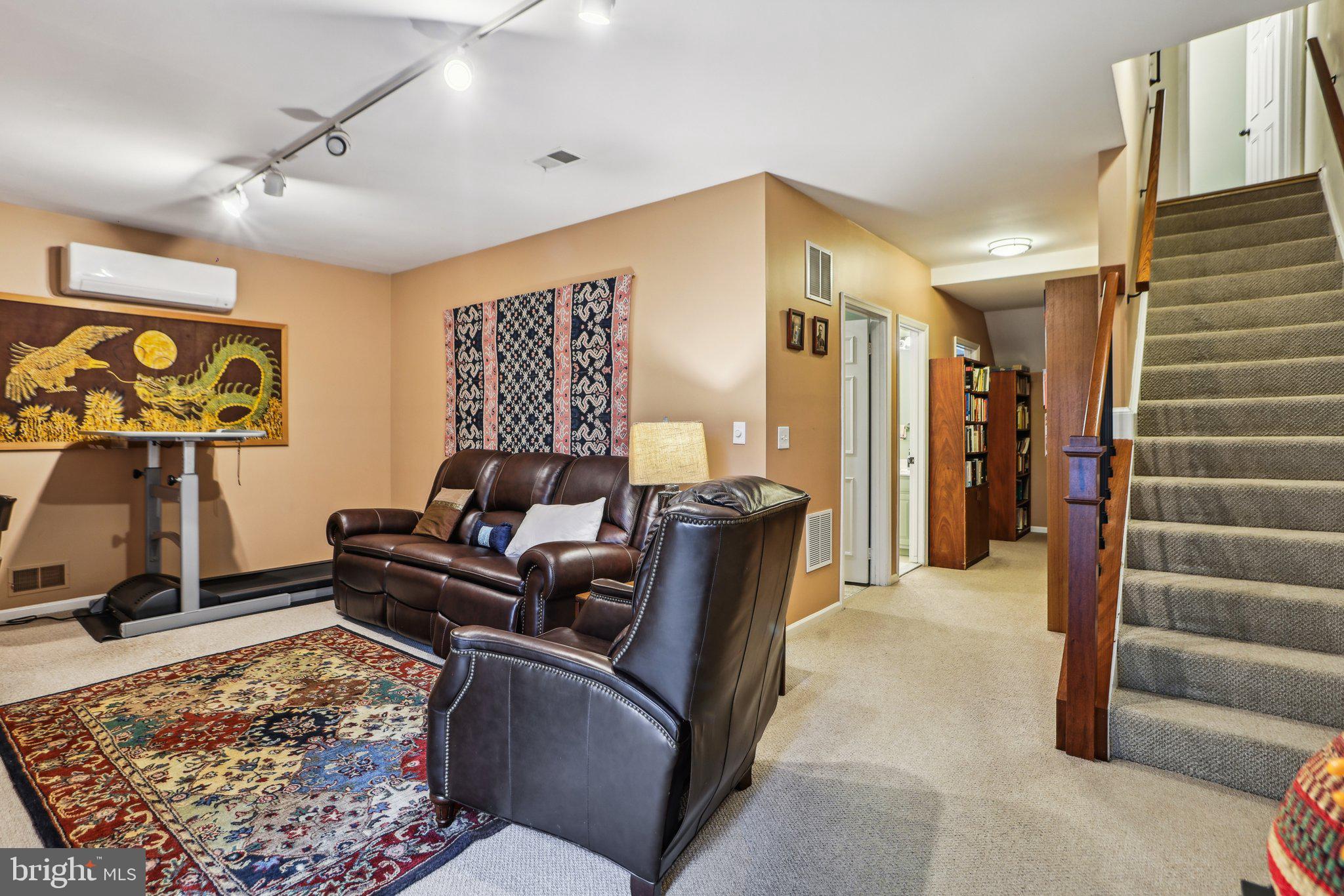 COUNCIL SQUARE - Residential