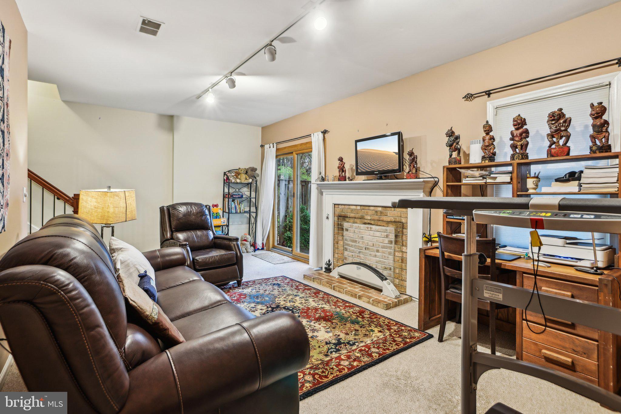 COUNCIL SQUARE - Residential