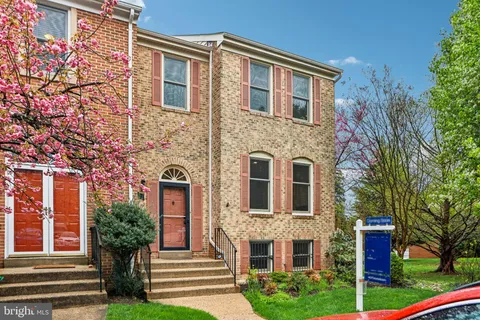 407 Council Drive NE, Vienna, VA MLS: VAFX2232400