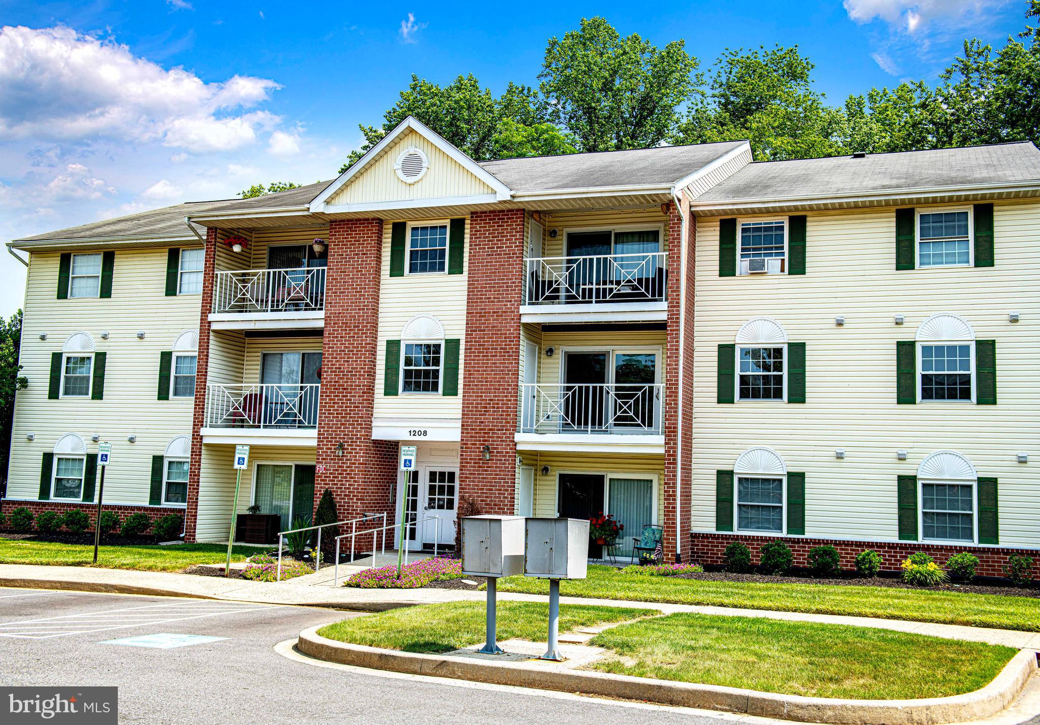 What a great deal! Very well maintained and updated spacious 2 bedroom with extra den/room condo just off I95! Great location. Condo has just been painted and new flooring installed throughout. Spacious two bedrooms with extra room that could be 3rd bedroom or den/office. Washer/Dryer off bedrooms. Private covered porch. Plenty of parking. Condo is located near many shops, restaurants, grocery, parks and many more community amenities. Just off I95 and Rt40 for great location for your travel/work needs.