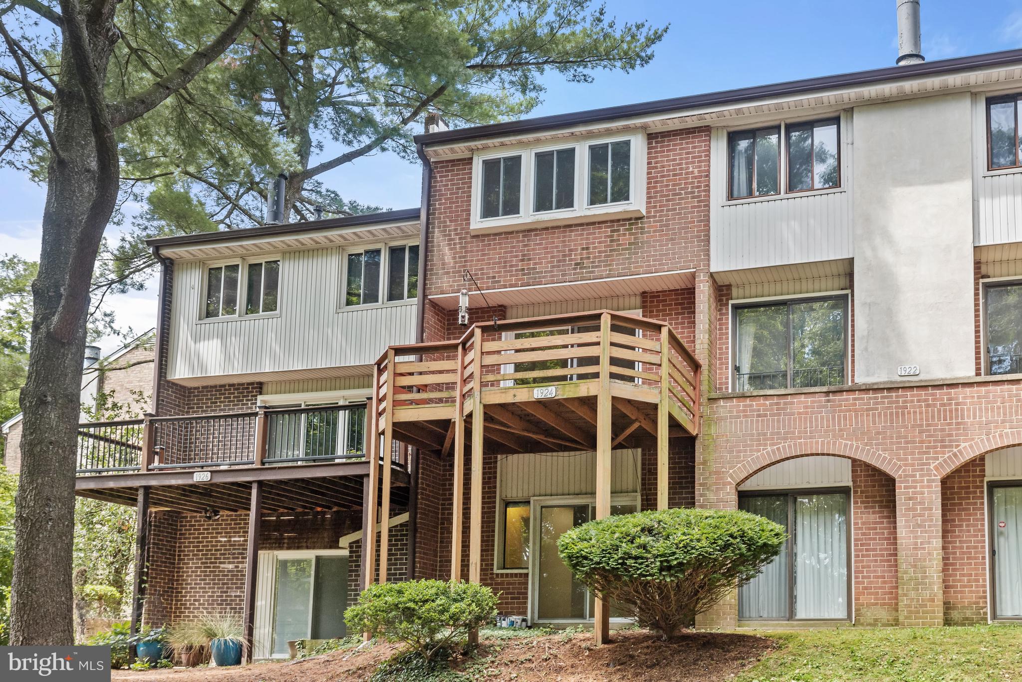 GREENBERRY WOODS - Residential