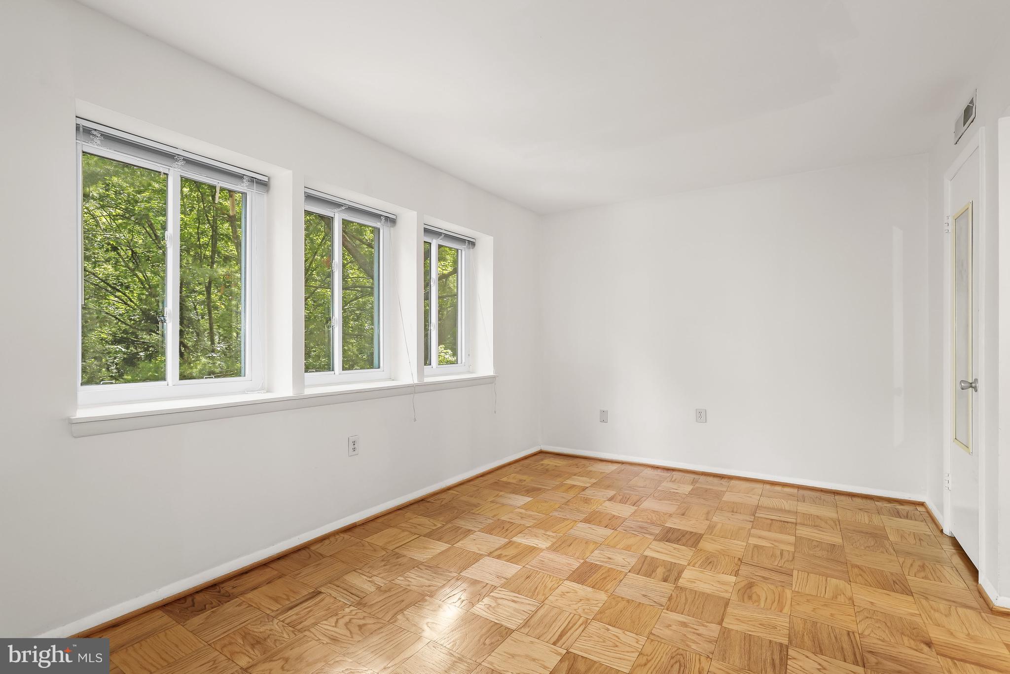 GREENBERRY WOODS - Residential