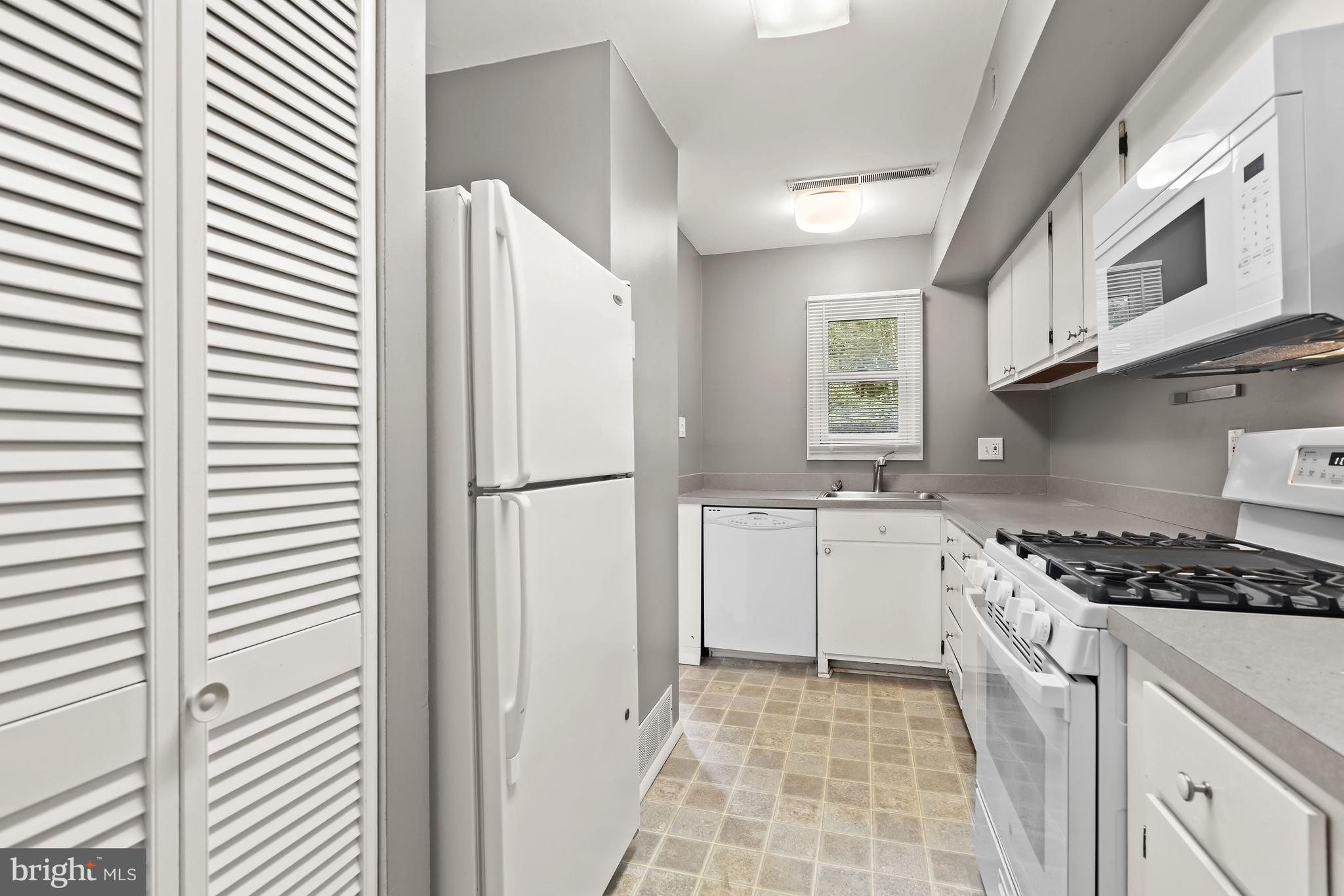 GREENBERRY WOODS - Residential