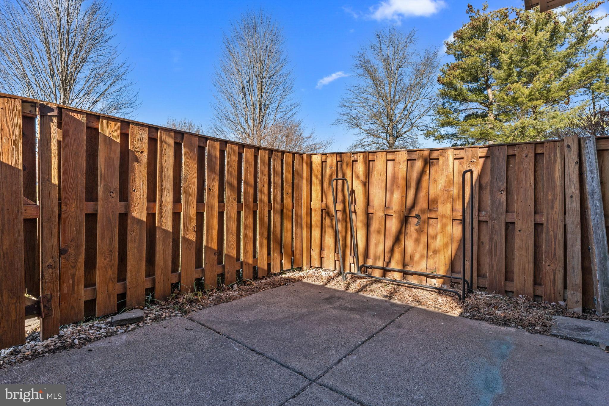 MAKEFIELD GLEN - Residential