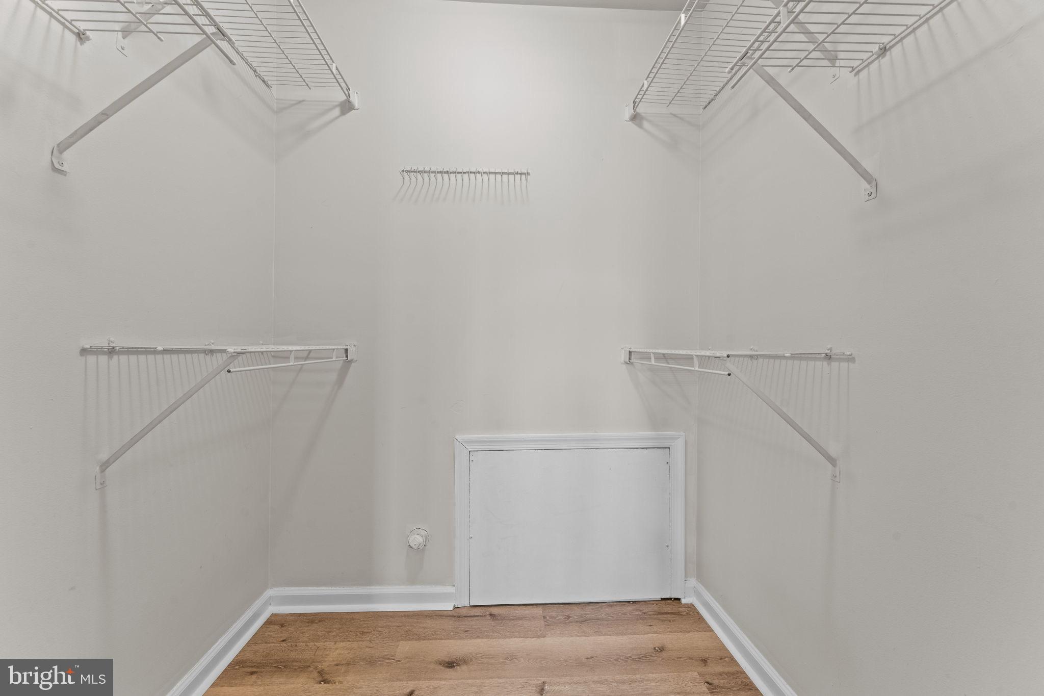 MAKEFIELD GLEN - Residential