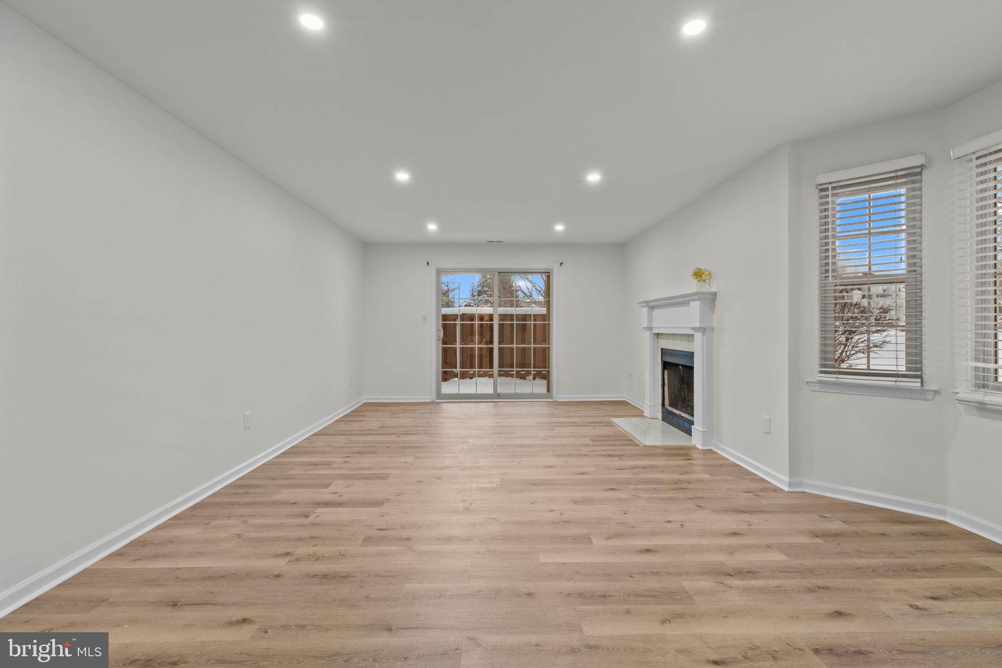 MAKEFIELD GLEN - Residential