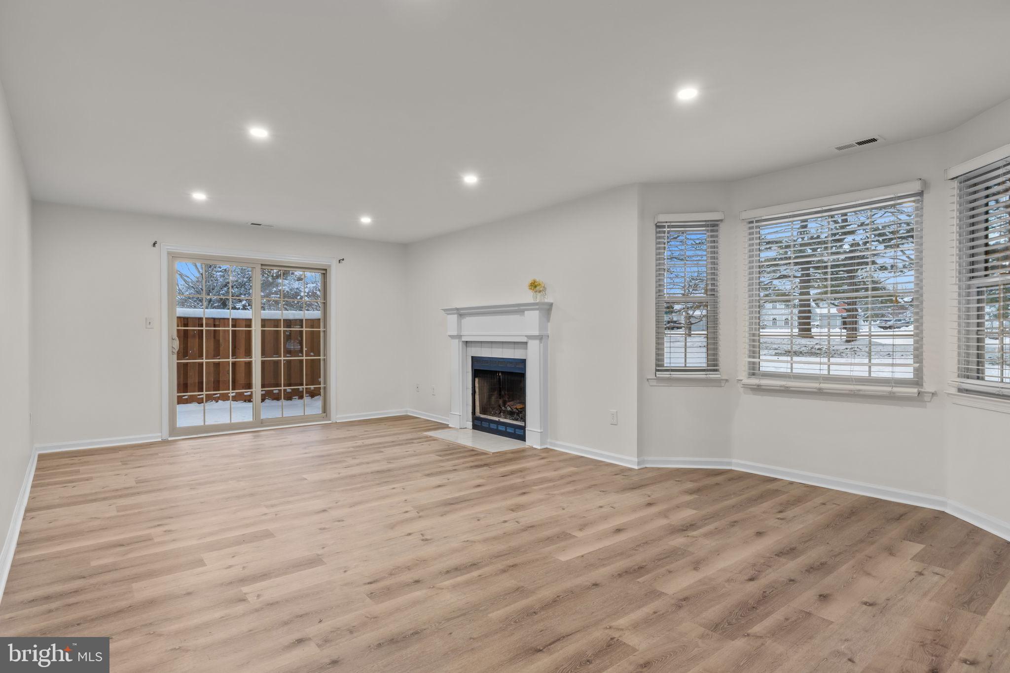 MAKEFIELD GLEN - Residential