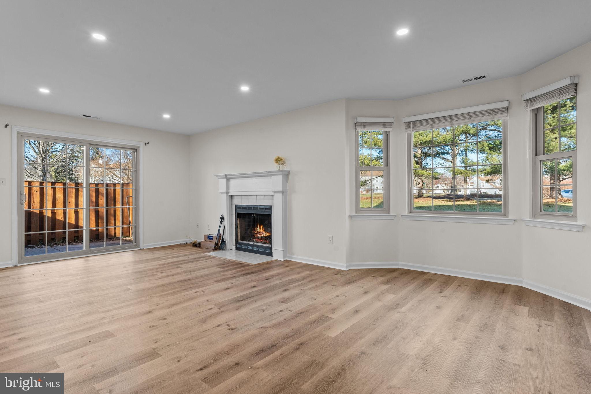 MAKEFIELD GLEN - Residential