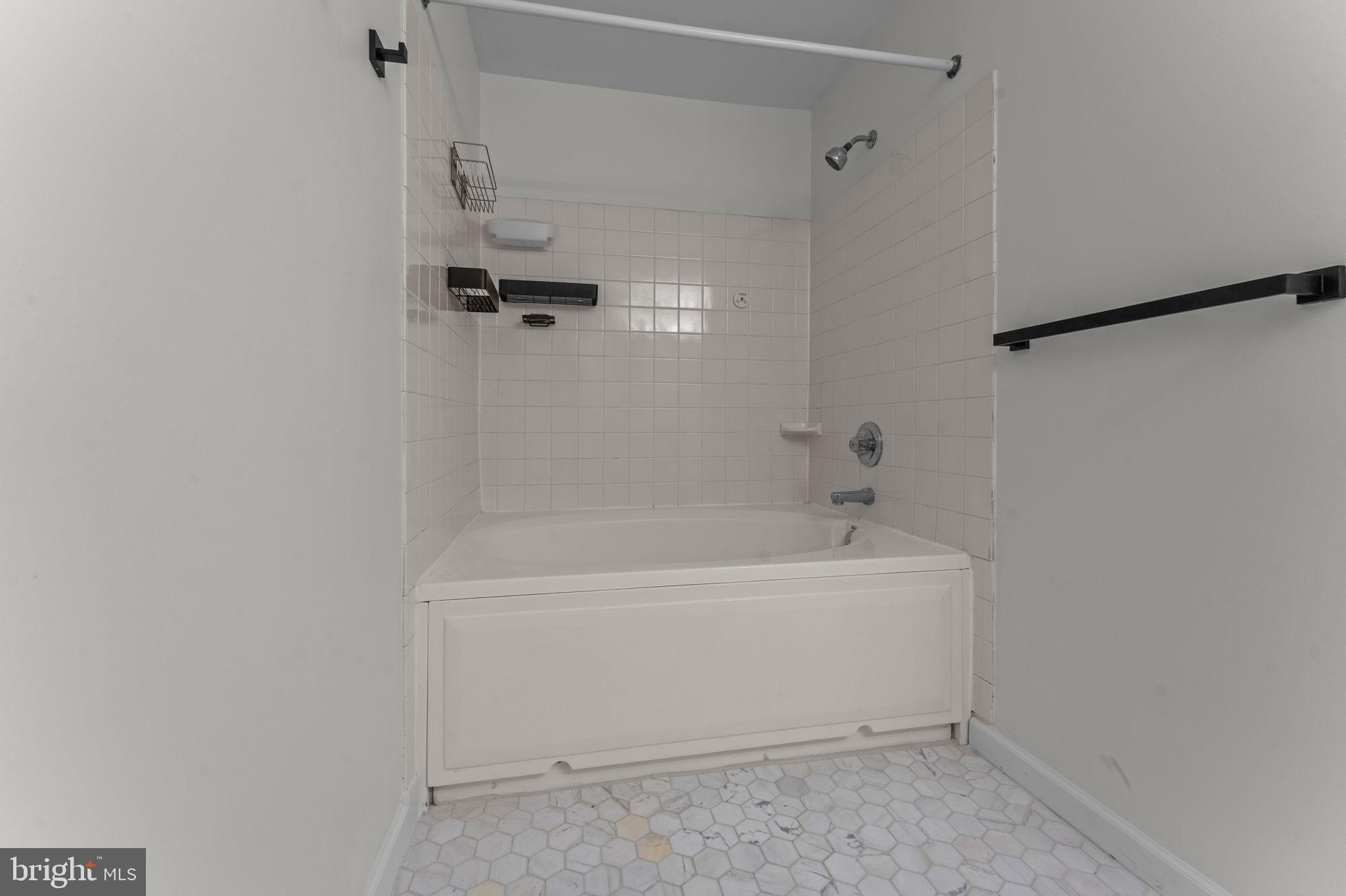 MAKEFIELD GLEN - Residential