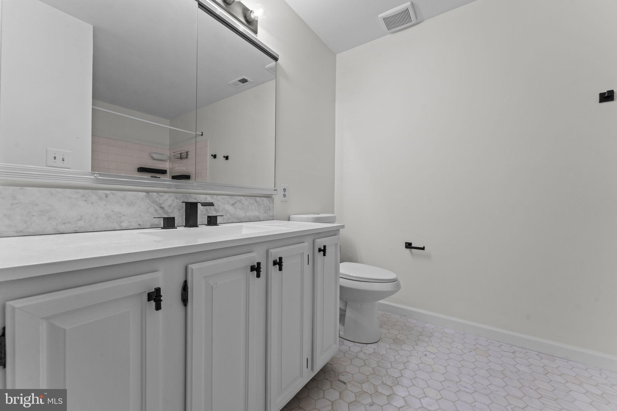 MAKEFIELD GLEN - Residential