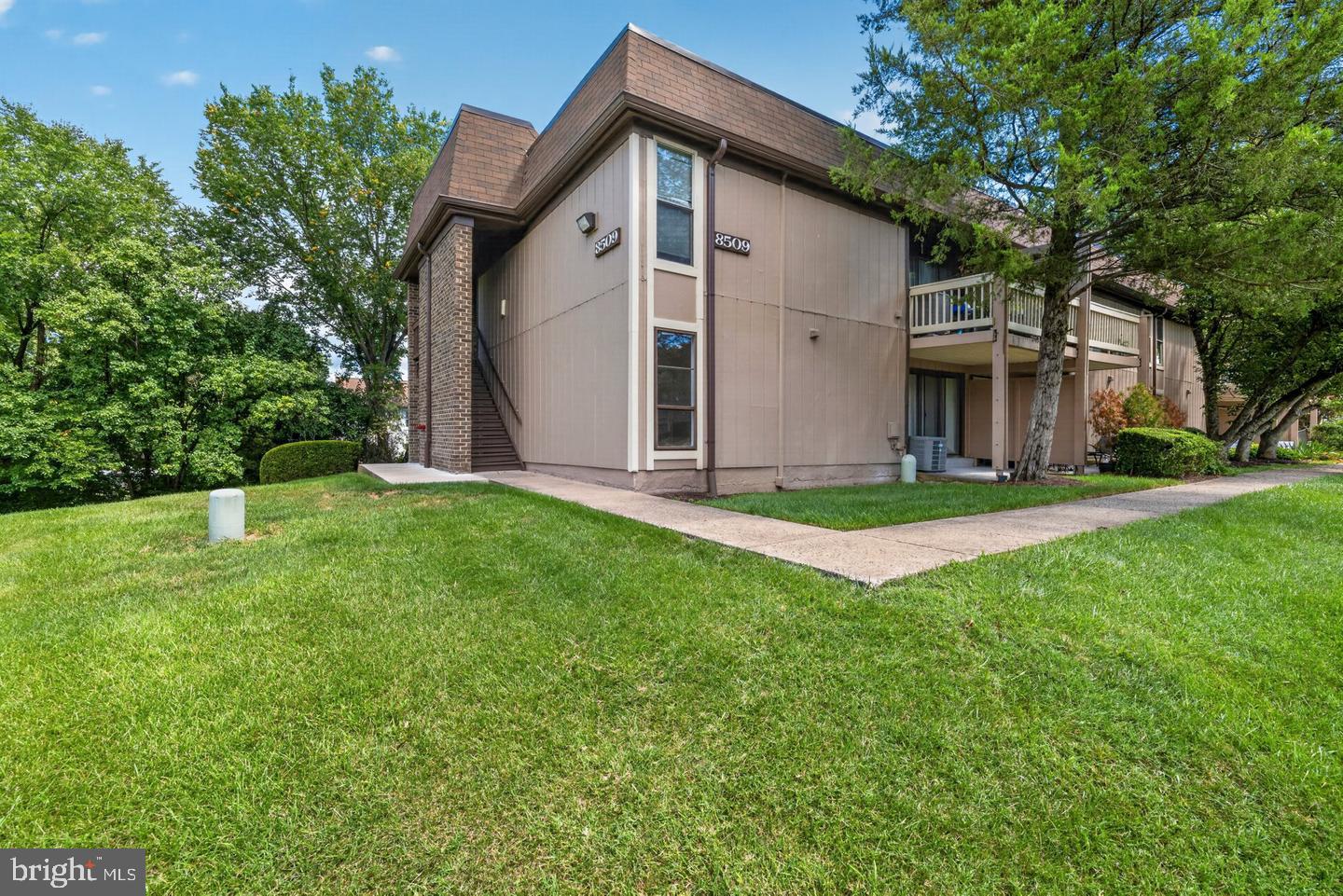 8509 BARRINGTON COURT J