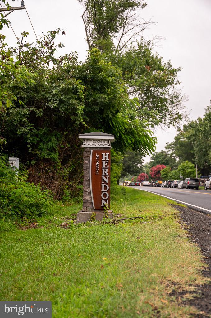 HIDDENBROOK - Residential