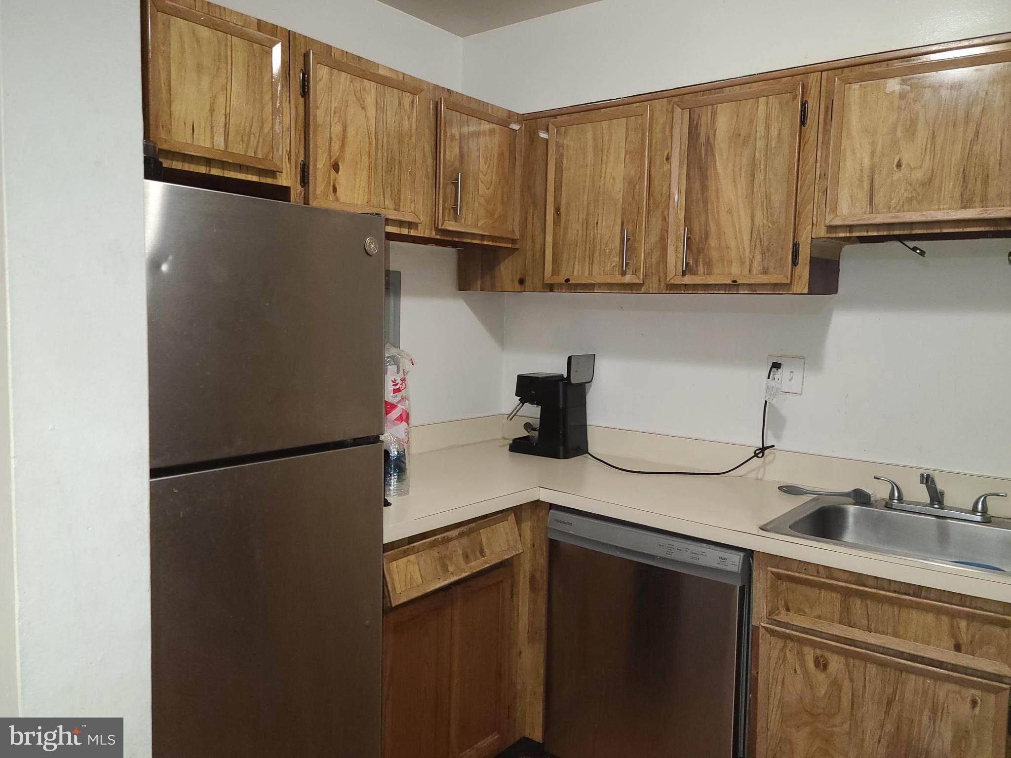 SWANN HILL CONDOMINIUMS - Residential Lease