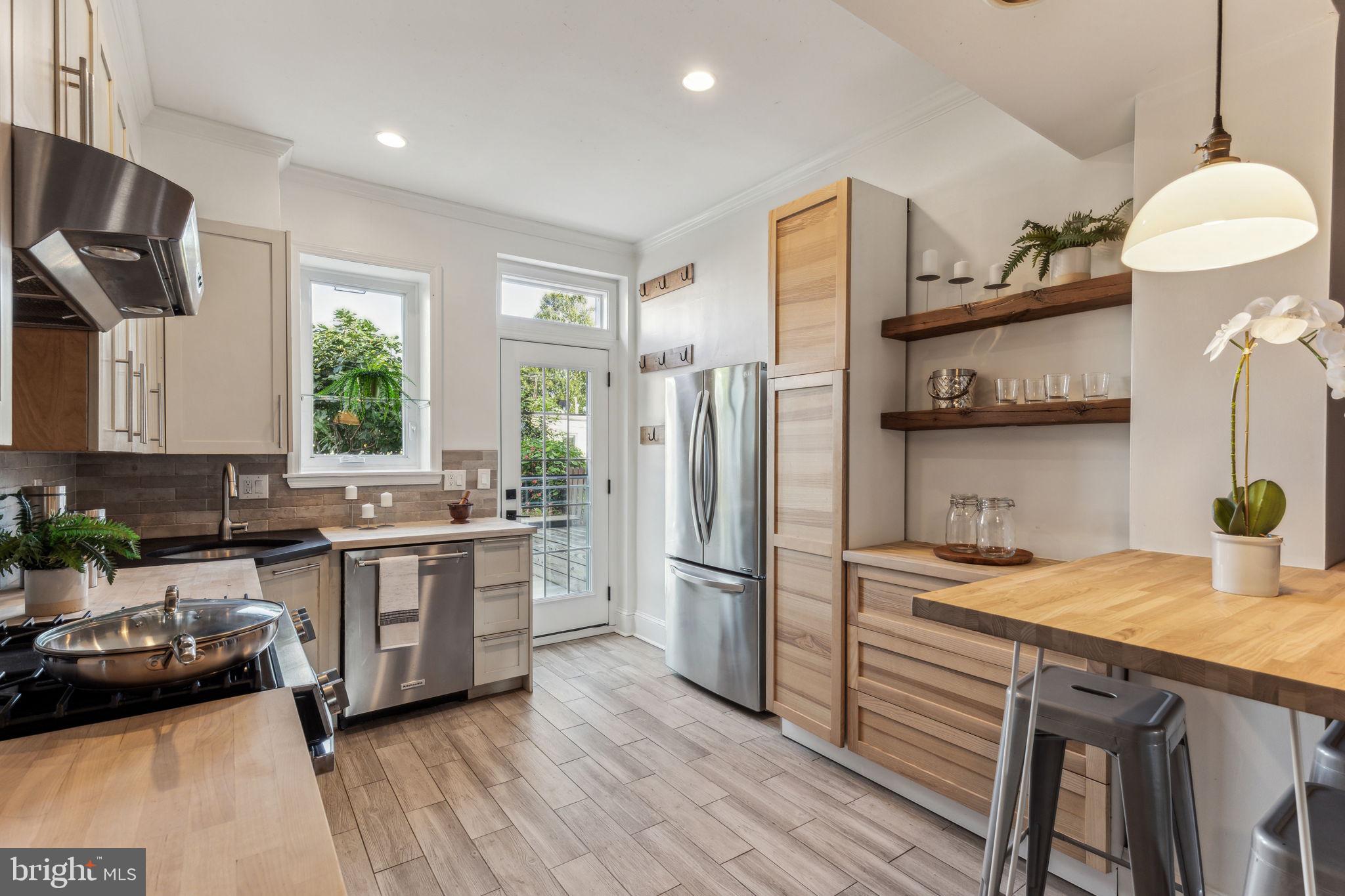 EAST FALLS - Residential