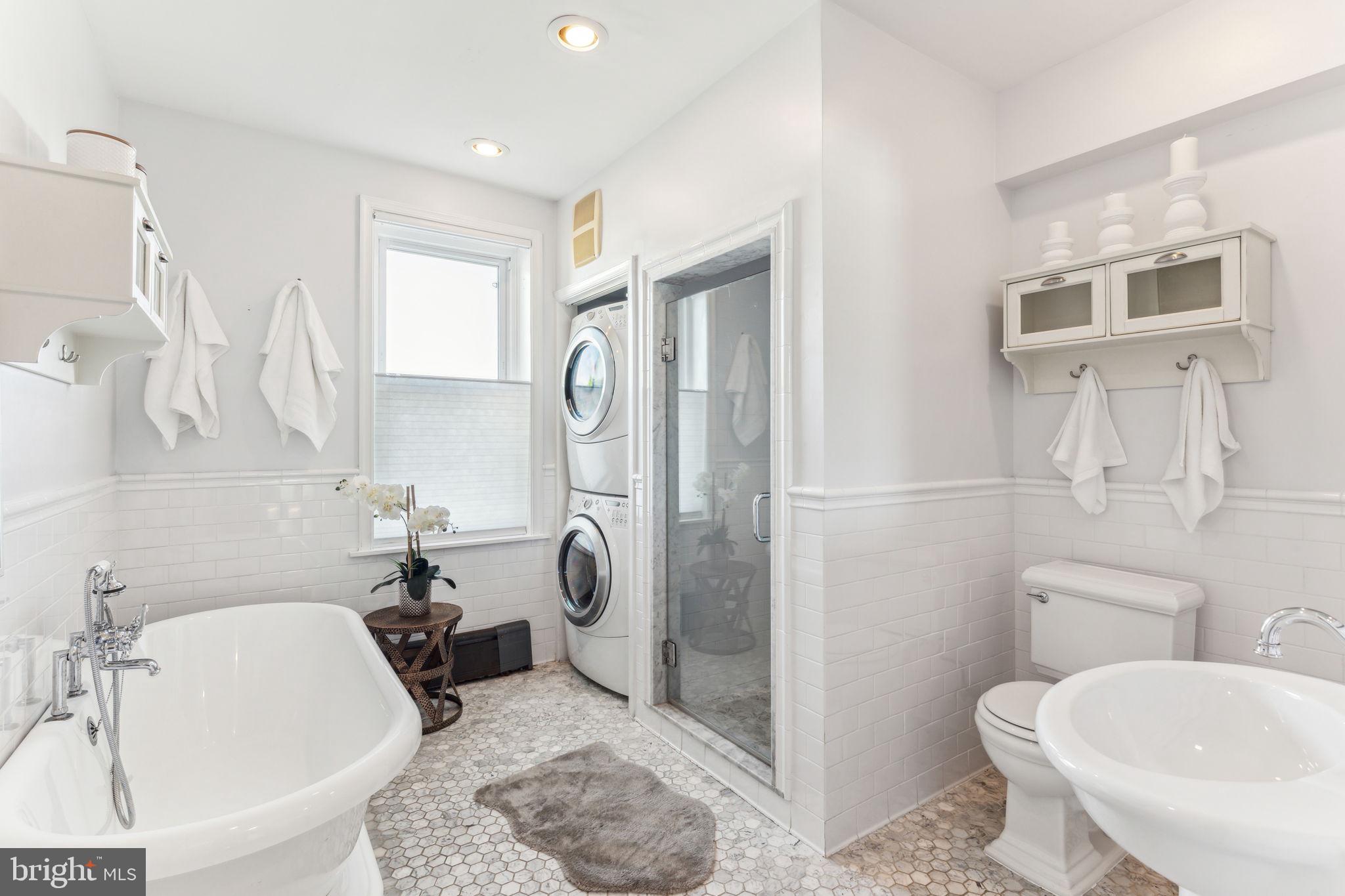 EAST FALLS - Residential