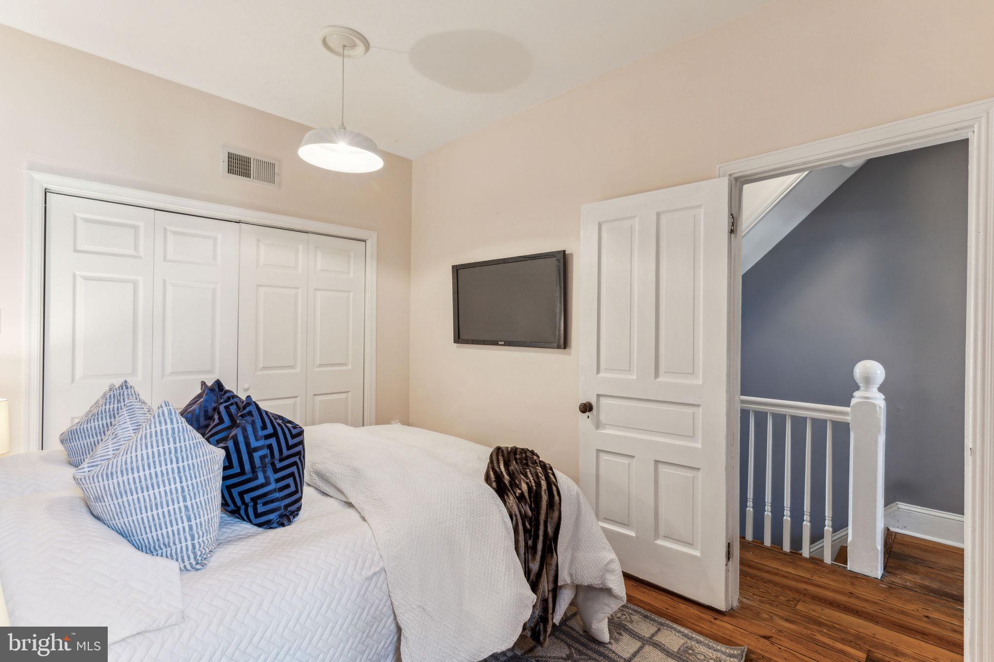 EAST FALLS - Residential