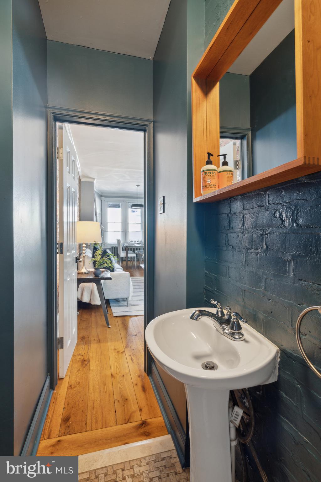 EAST FALLS - Residential