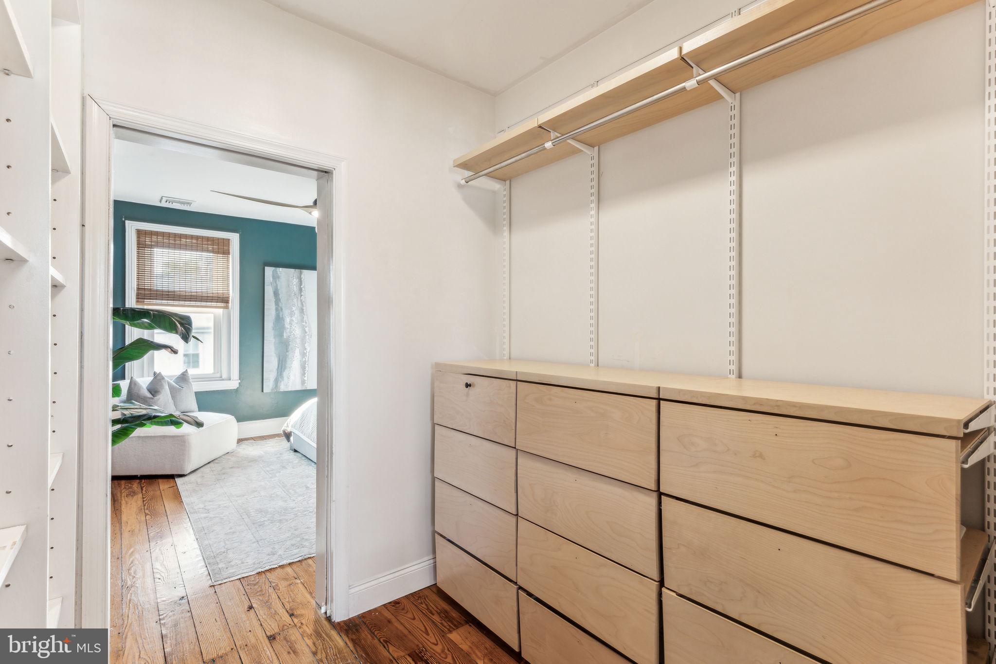 EAST FALLS - Residential