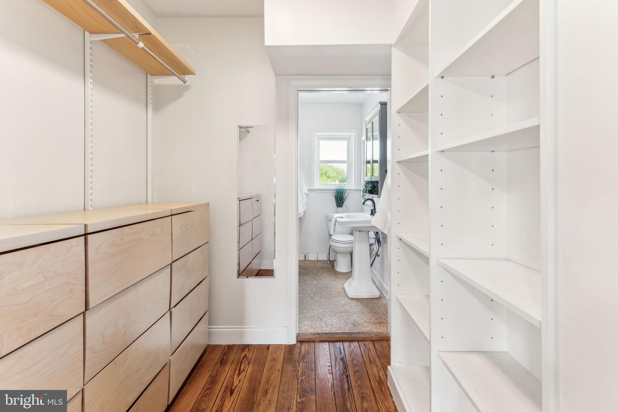 EAST FALLS - Residential