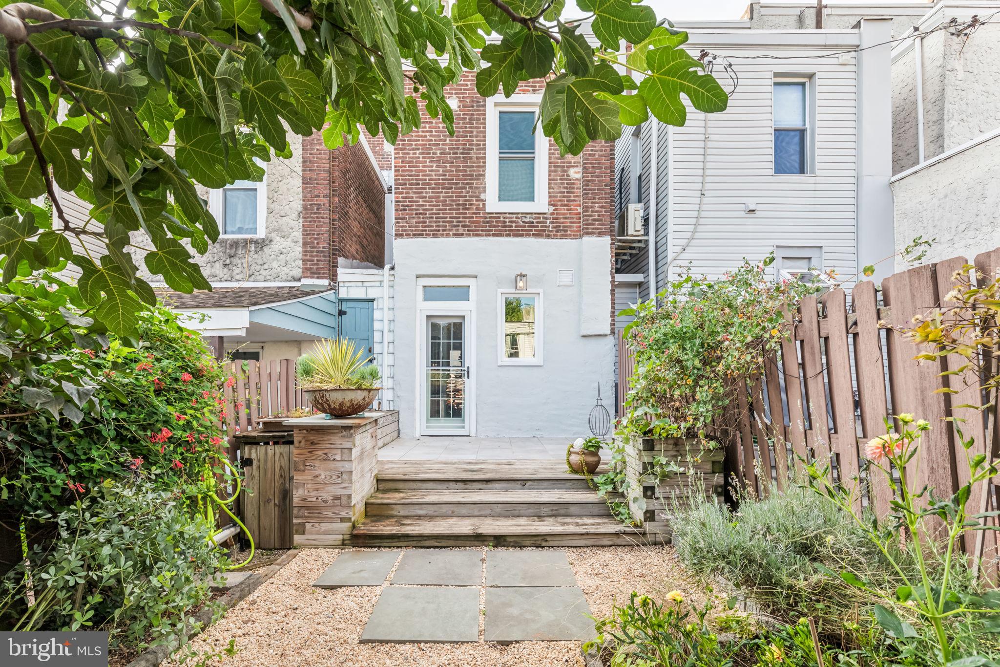 EAST FALLS - Residential