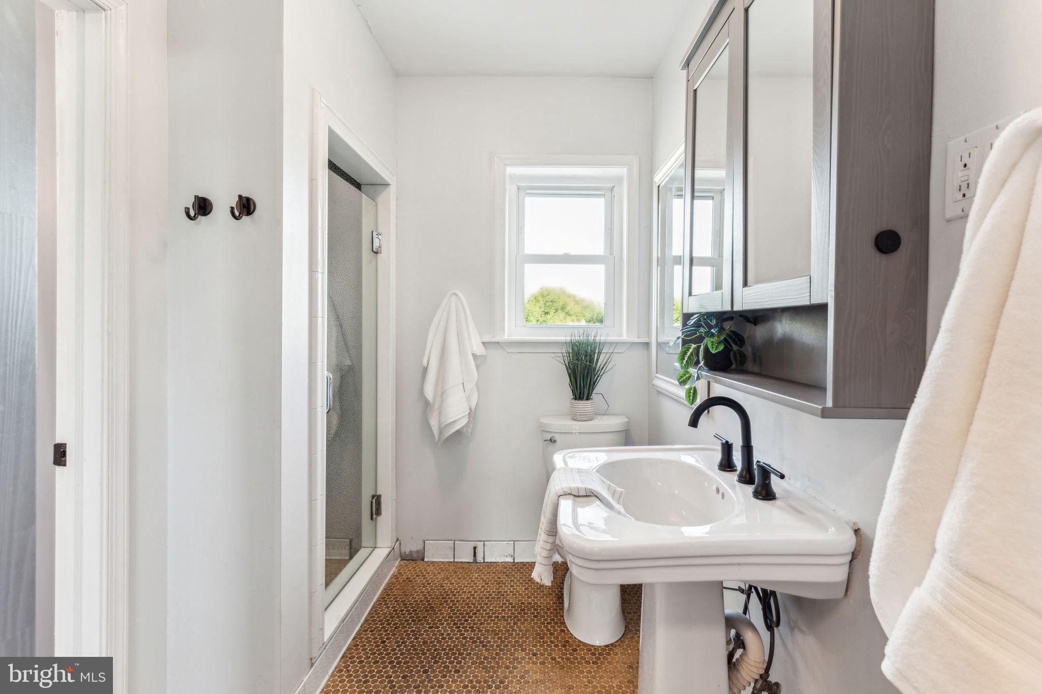 EAST FALLS - Residential