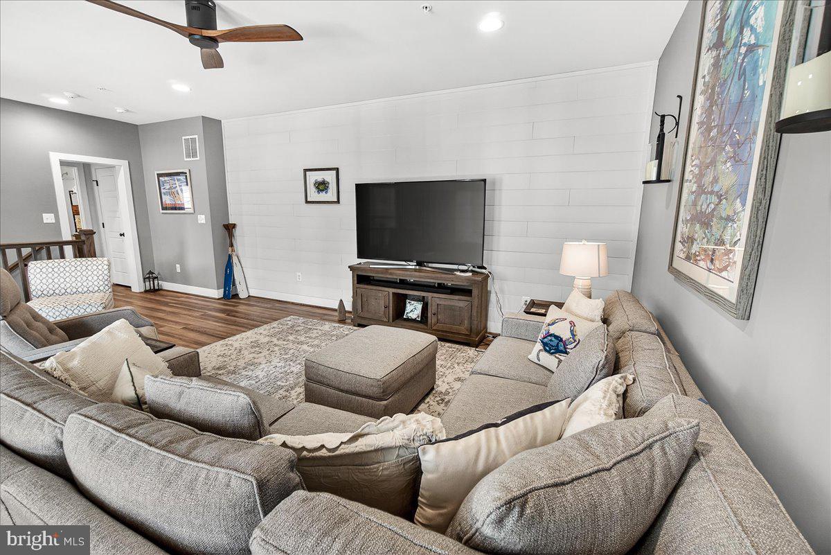 TWO RIVERS - Residential