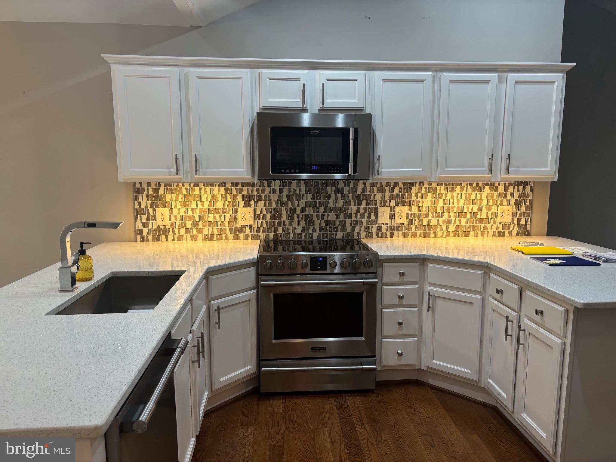 1808 STONEYBROOK LANE