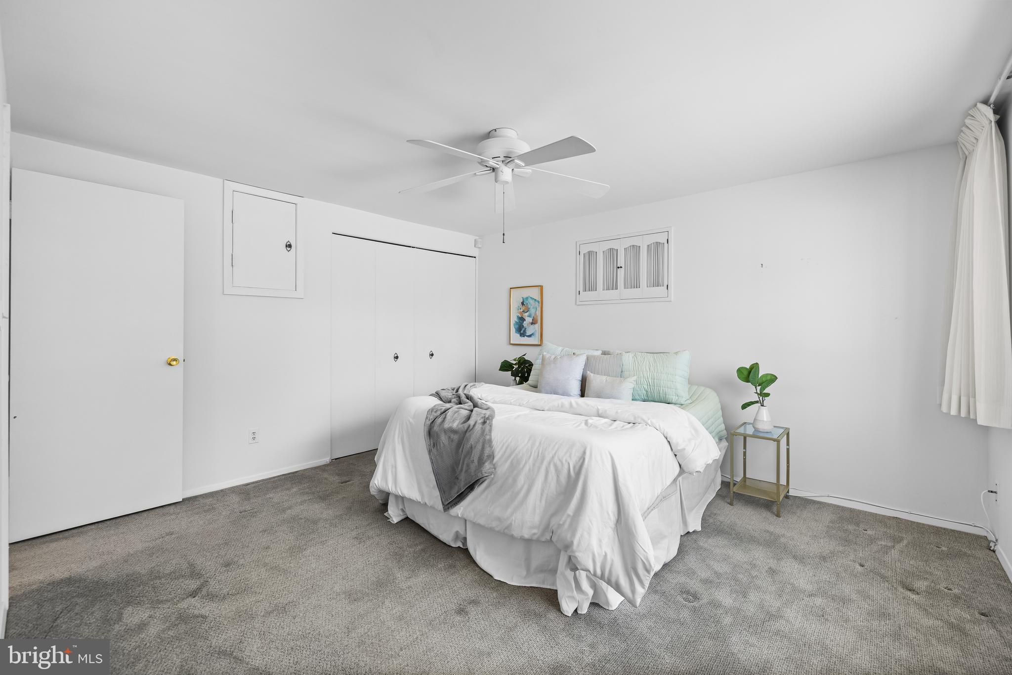 CHAPMAN MANOR - Residential